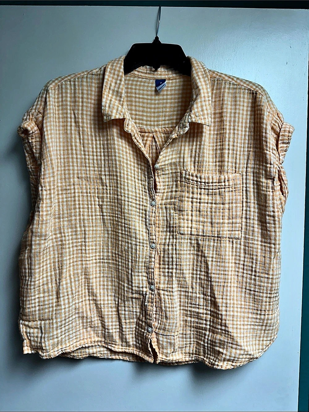 Old Navy Gingham Button Down Shirt in Orange & White Size Medium